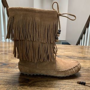 Minnetonka fringe moccasin boots, size 7